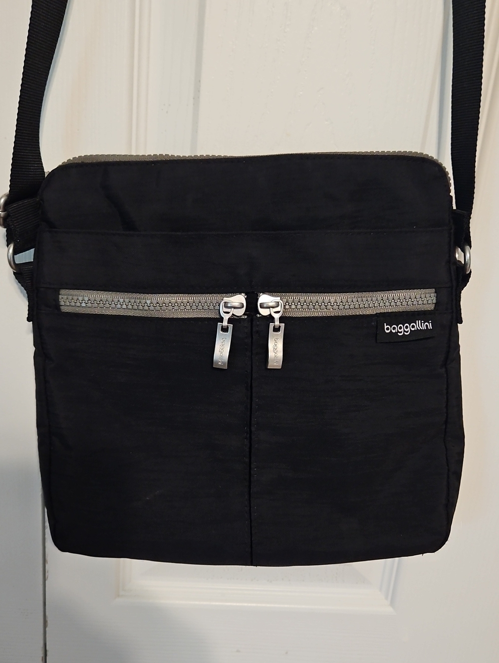 Baggallini Black Compact Crossbody Organizer
